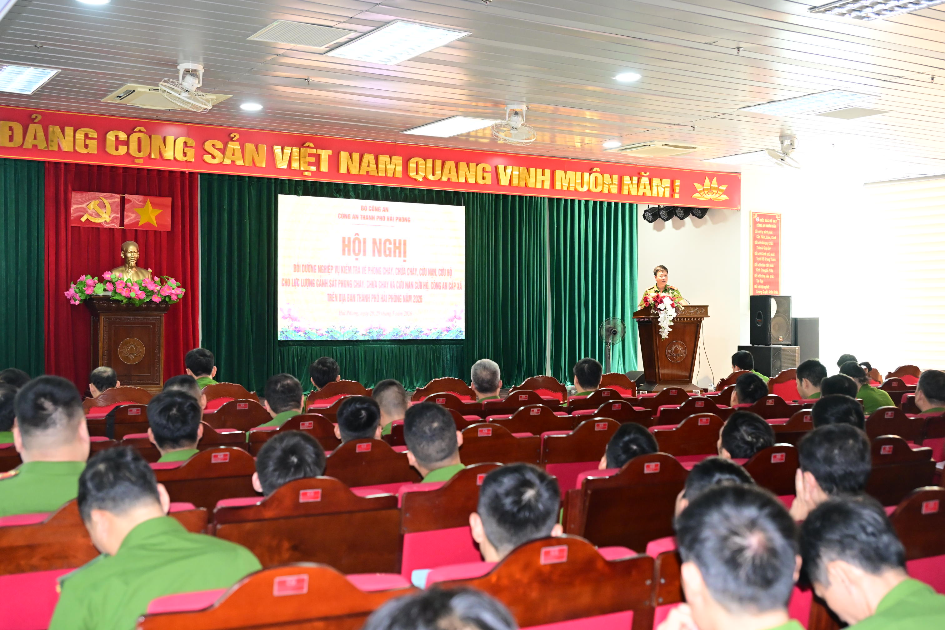 Tăng cường bồi dưỡng nghiệp vụ kiểm tra về PCCC, CNCH cho lực lượng Công an cấp xã